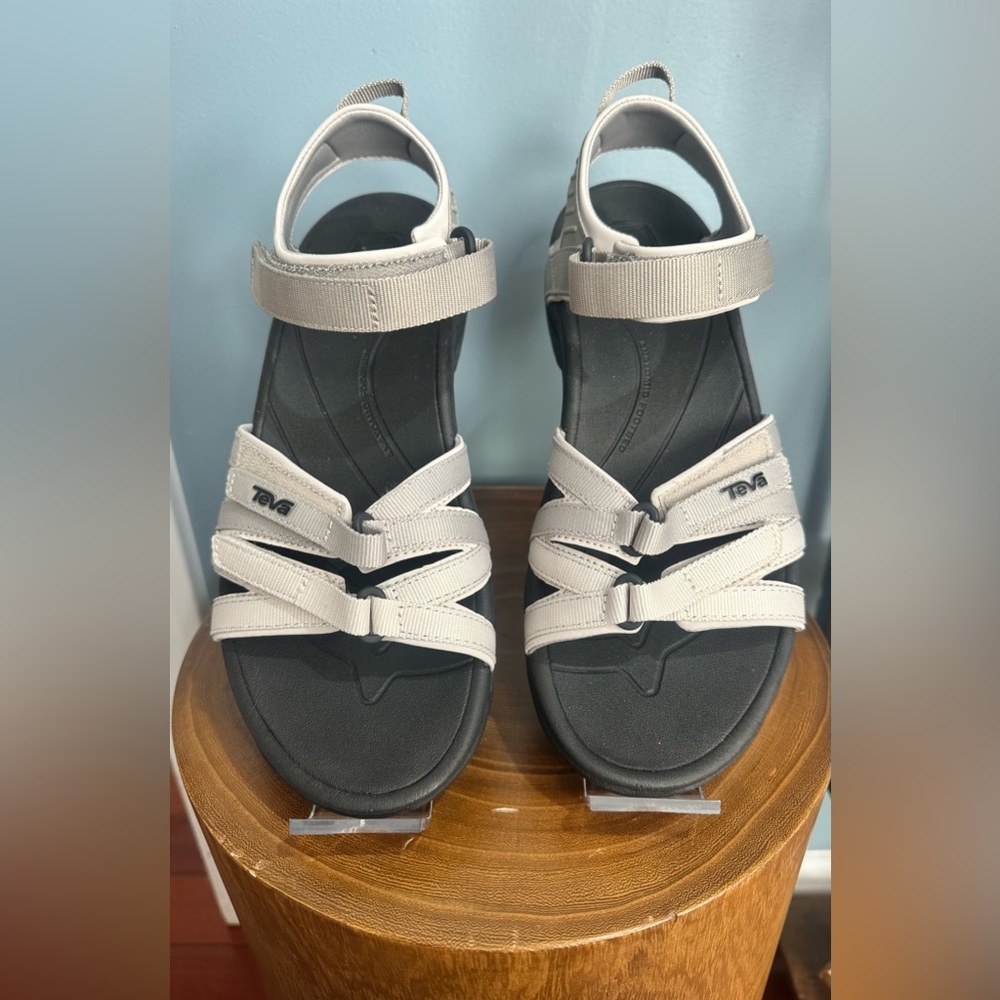 Teva Women’s Sandals Tan Beige 9 - Picture 4 of 5